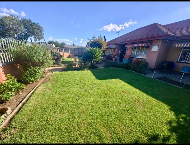 3 BEDROOM HOUSE FOR SALE IN VANDERBIJLPARK CE 2